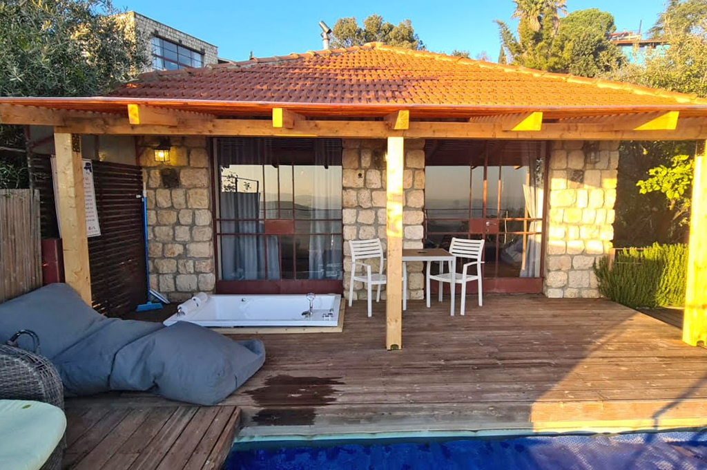 אדום לבן 12