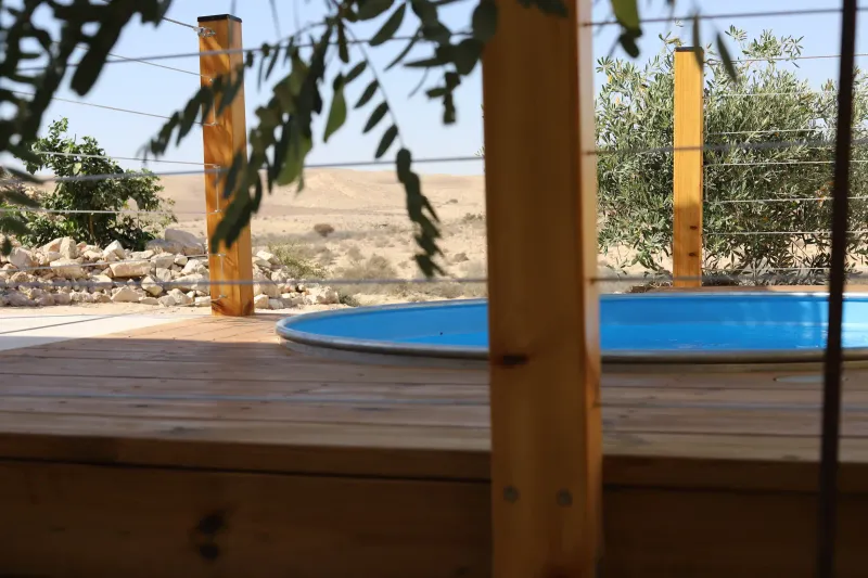 אבן על הנחל 18